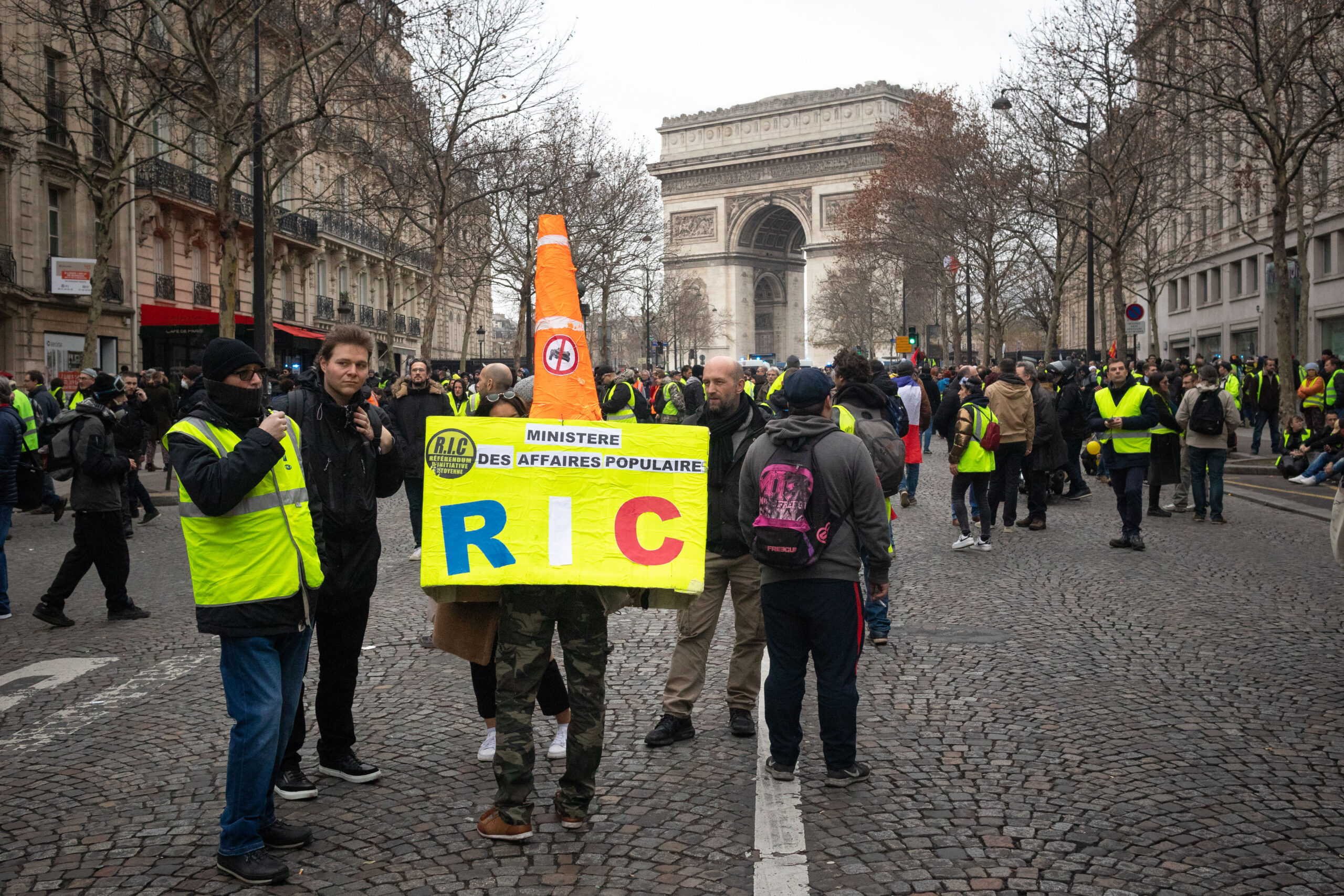 Z ulicy do konstytuanty. Jak przeprowadzić rewolucję obywatelską we Francji? [Rozmowa z Charlotte Girard]